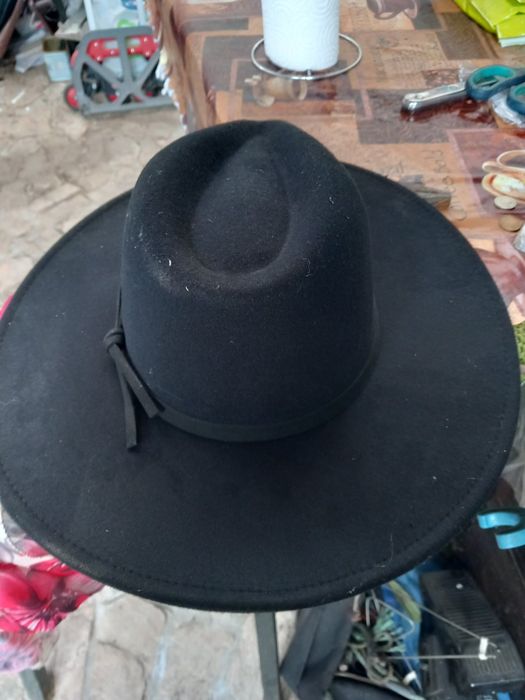 Шапки, федора и ушанки