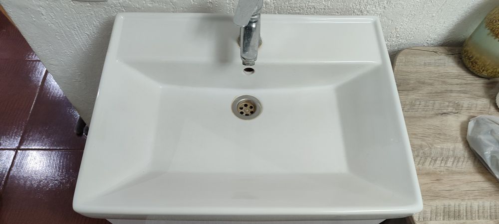 Раковина с тумбой