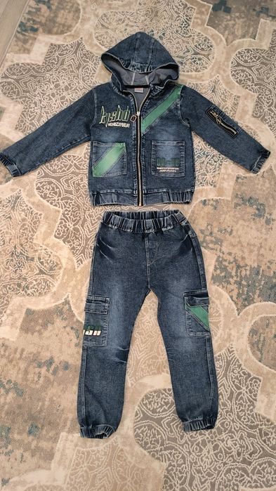 Продам детский джинсовый костюм