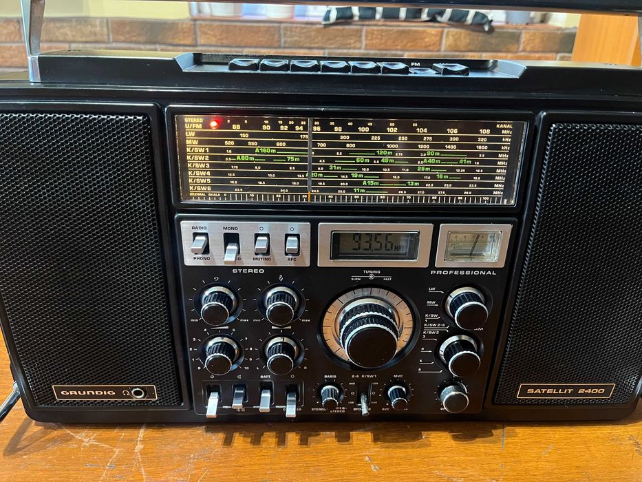Radio Grundig Satellit Professional Stereo 2400