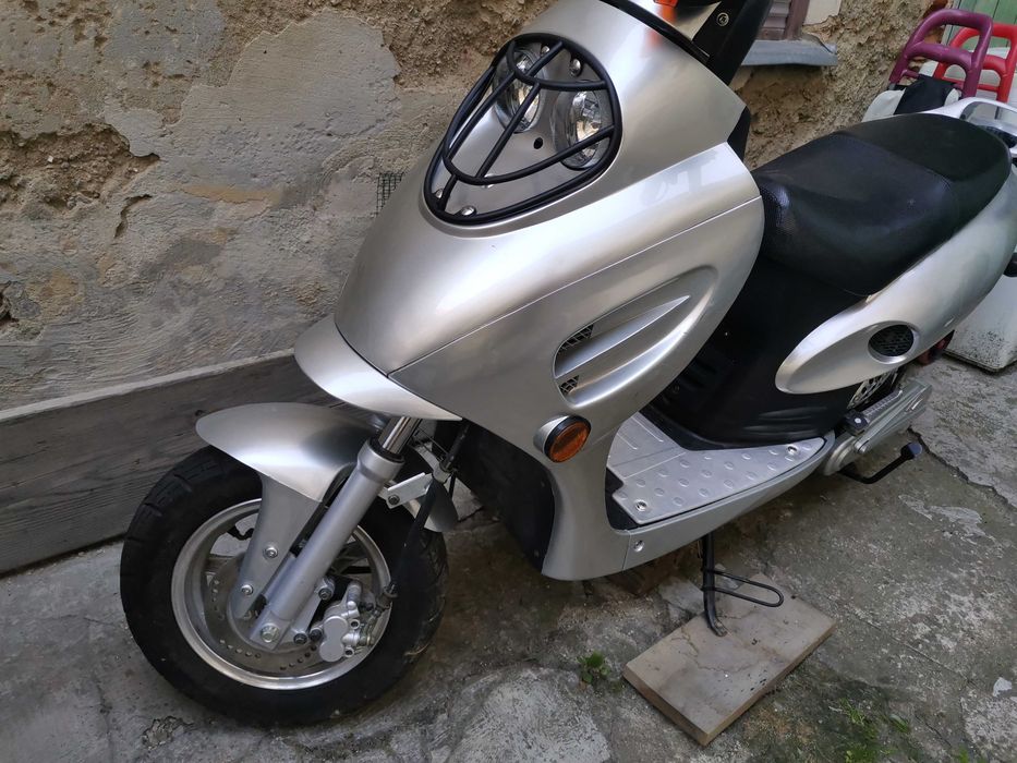 Scuter electric cu baterie defecta