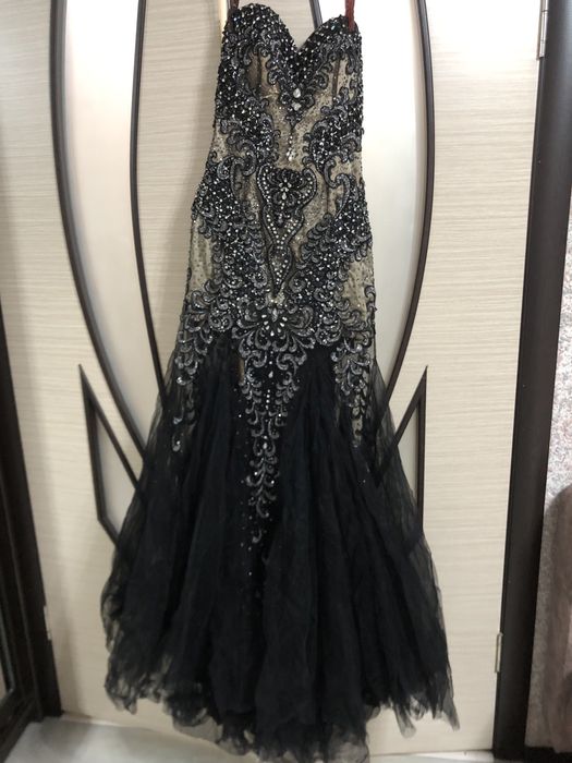 Продам платье.Очень красивое.