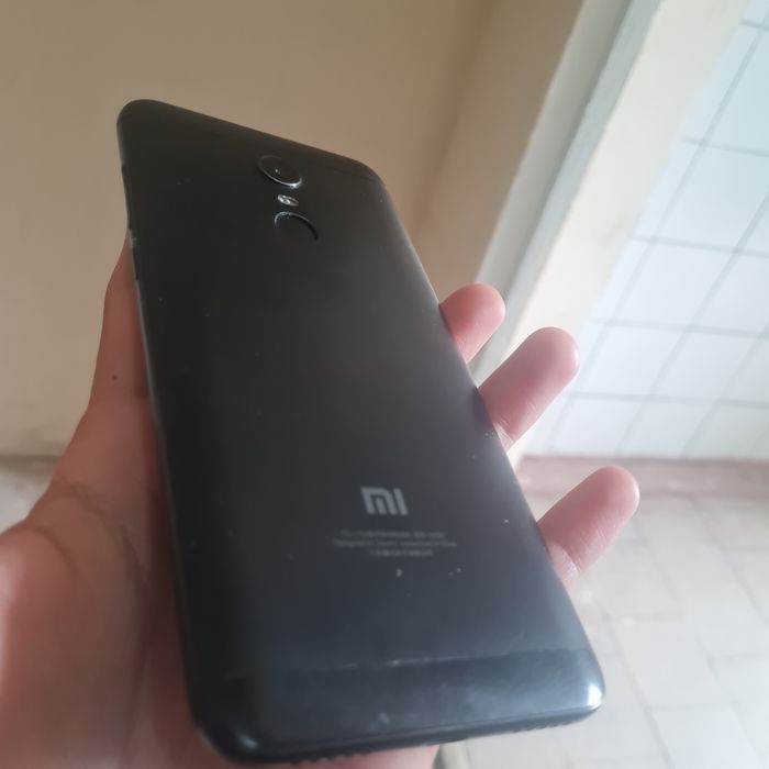 Redmi 5 plus udar
