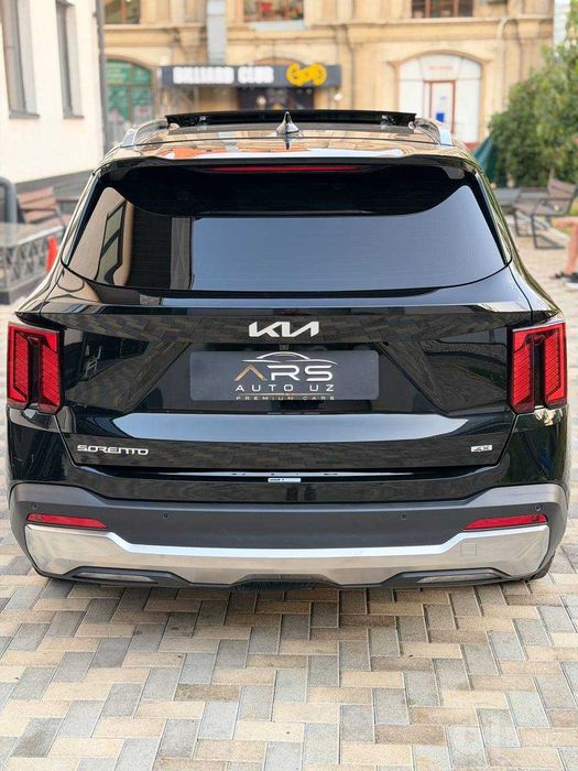 Kia Соренто Comfort Plus 2.5 AT AWD 7 местный 2024г 26 тыс км!