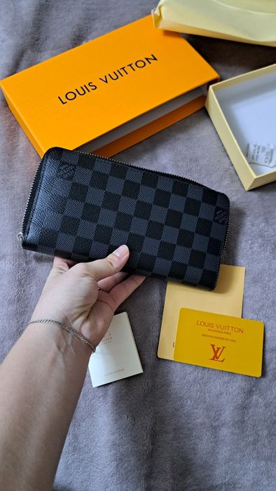 Продам кошелек новый 8000