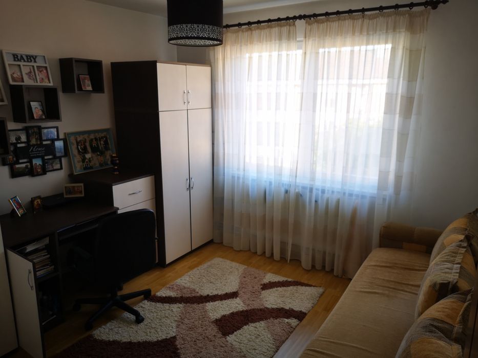 Vând apartament 3 camere - Cristesti