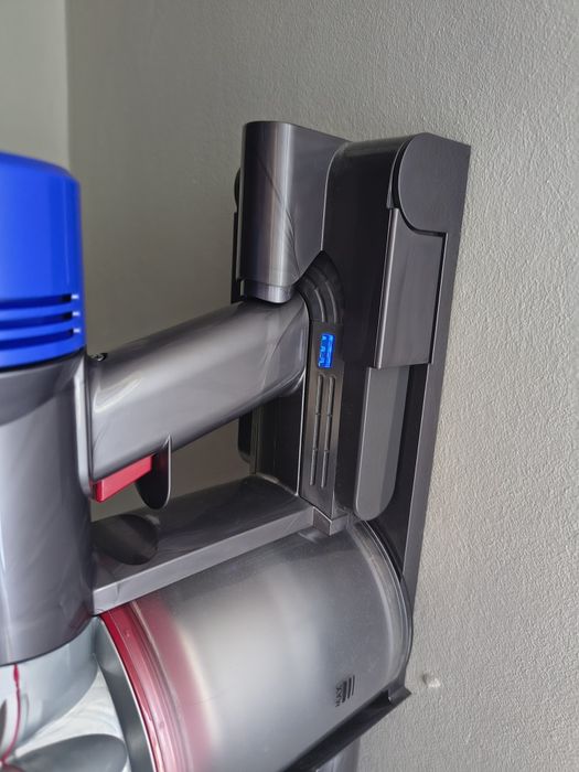 Dyson V8 2023 cu acumulator nou