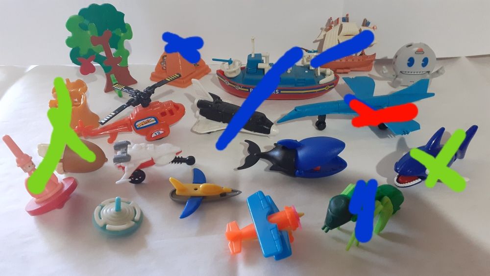 Играчки от шоколадови яйца и други