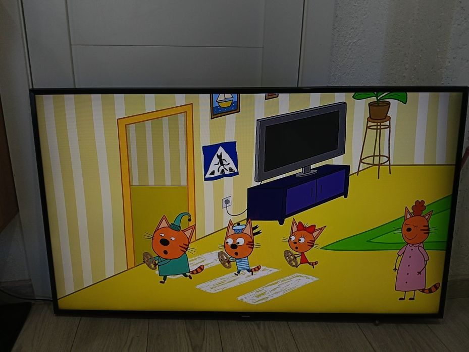 Продам большой телевизор  smart tv
