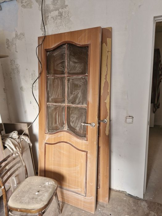 Отдам 2 двери бесплатно срочно