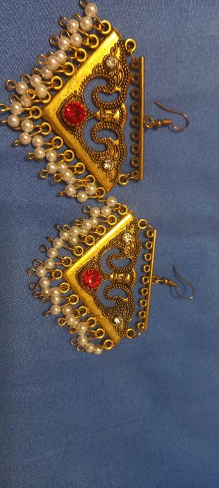 Украшения национальной подойдёт с платьями