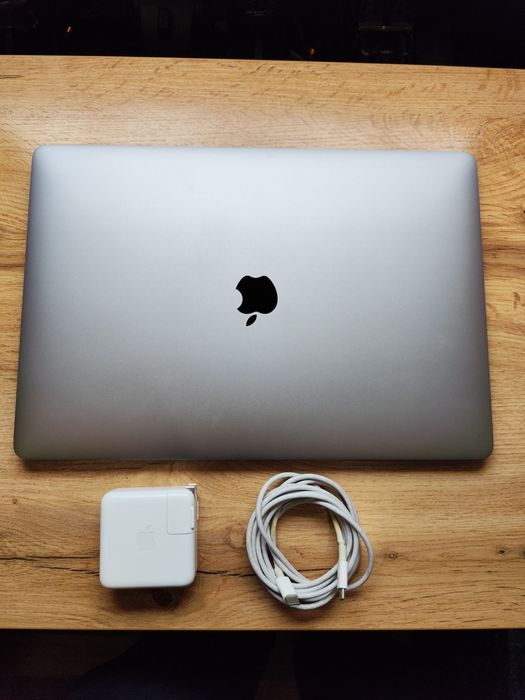 Игровой Macbook pro 15 16/256-vga-4 gb sotiladi