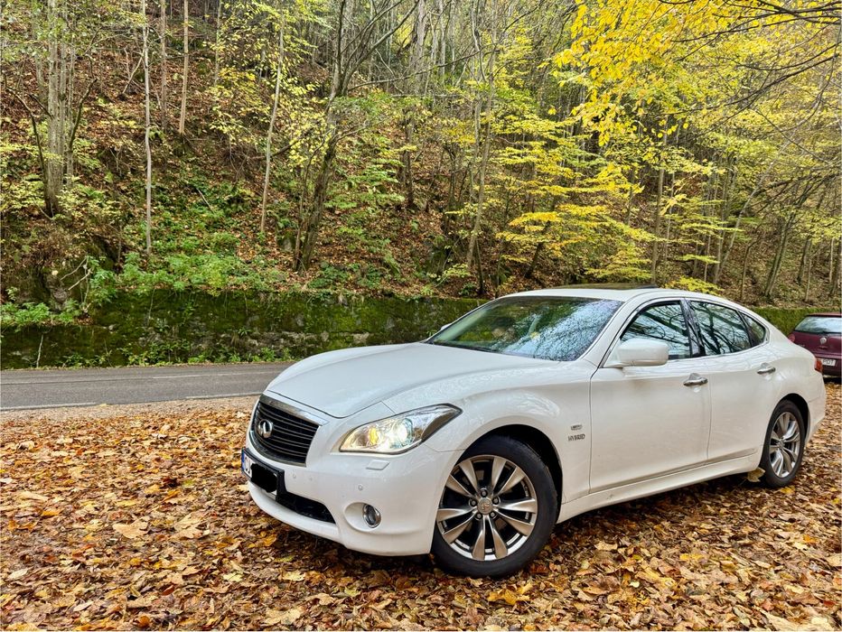 Vând auto Infiniti M35h / Q70 Hybrid