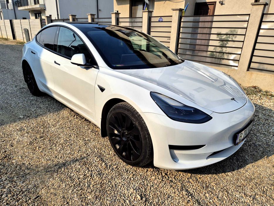 Vând Tesla model 3