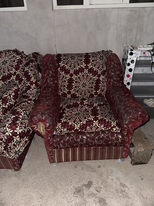 Мебель комплект (диван и две кресла)