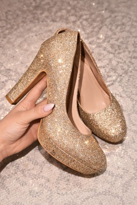 Женские туфли (золотистые, блестящие)
