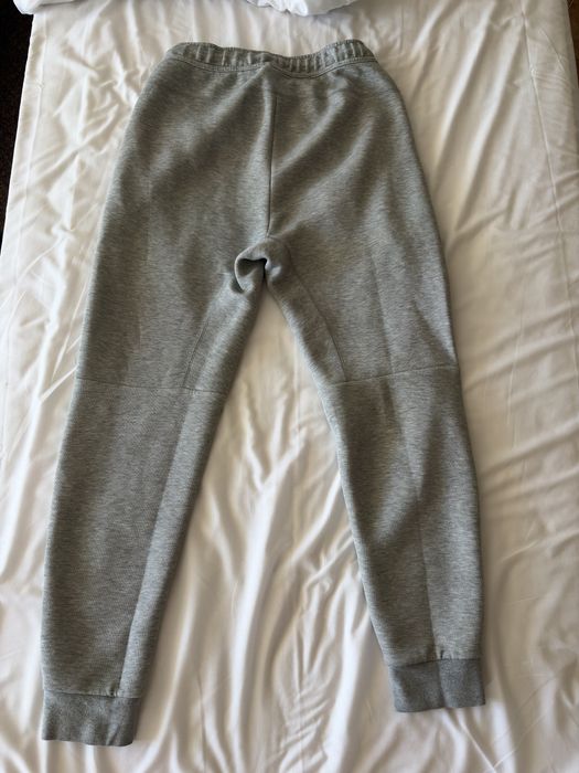 Pantaloni Nike Tech gri M originali