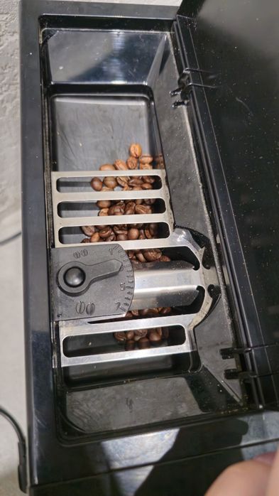 Кофемашина DeLonghi Perfecta Evo. Требует ремонта