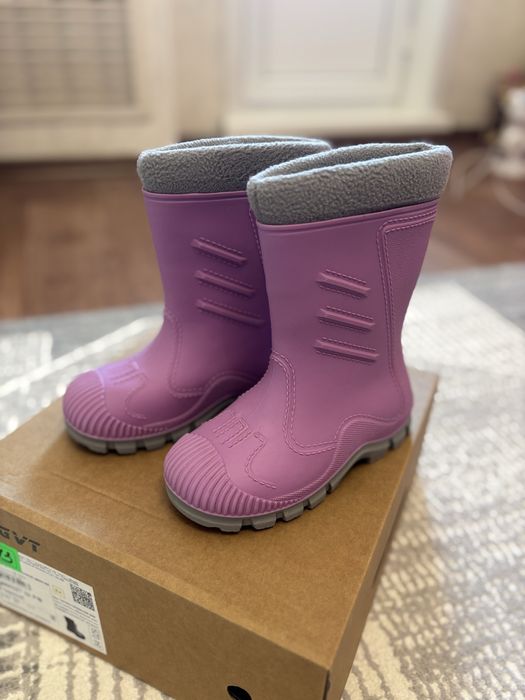 Продам резиновые сапоги на девочку, внутри флисовый подклад, размер 29