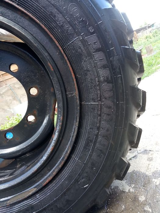 Продам колесо в заборе