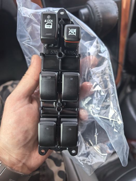 Продам блок стекло подемников новый