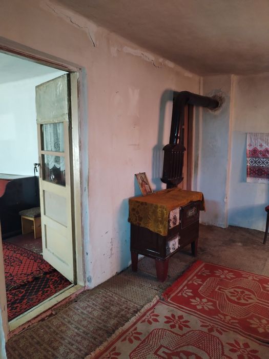 Teren cu casă de vânzare Titu(Salcuta 920 mp teren) - casă veche cu 3 camere
