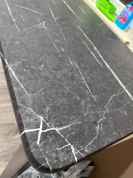 Продам стол обеденный