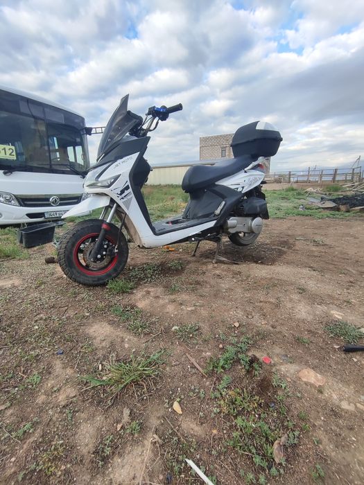 Продам на учёте 150сс мопед скутер