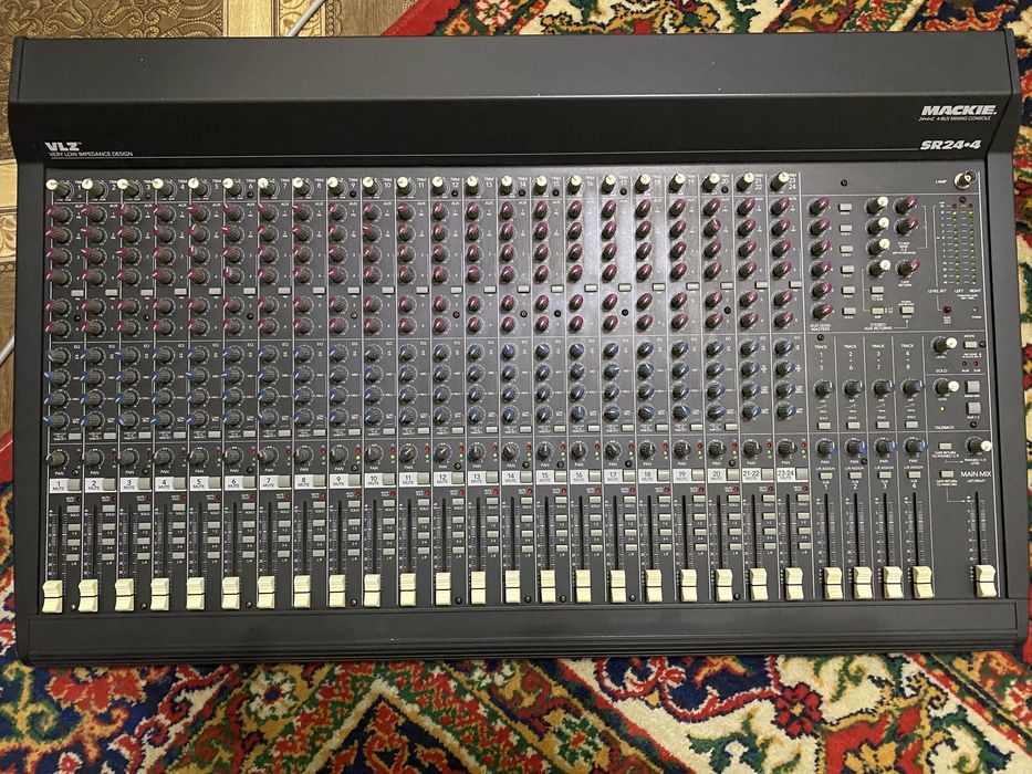 MACKIE  SR 24-4 пулть