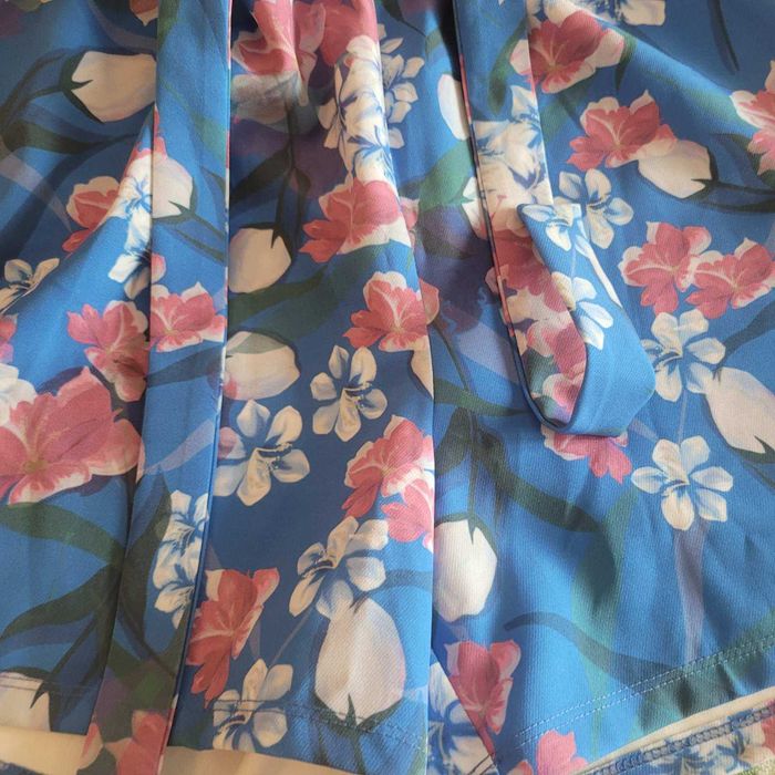 Guess чисто нови флорални панталонки