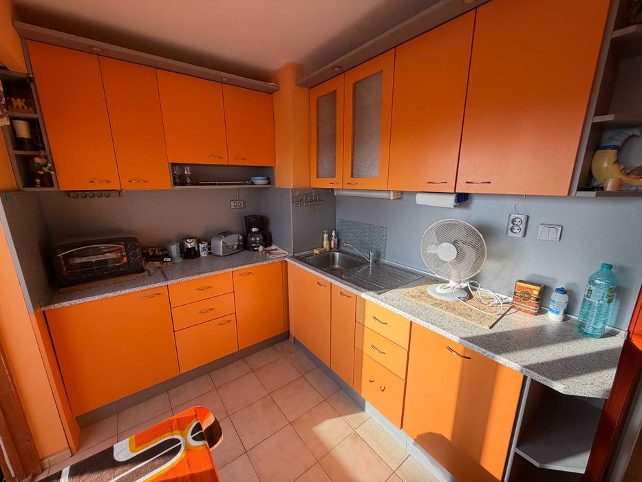 Тристаен южен свободен обзаведен апартамент Левски 1-Касабова