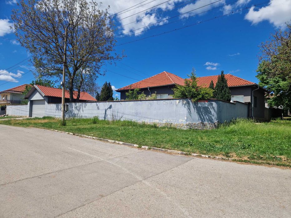 Продава се Къща в с. Голям Поровец, Област Разград - 147 кв.м за 783 €/кв.м - Снимка #1