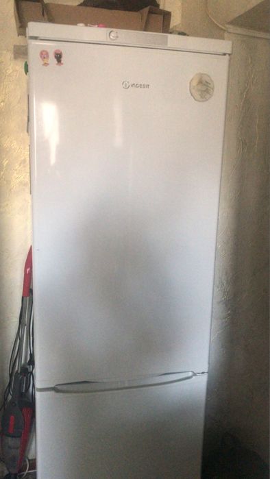 Холодильник INdesit