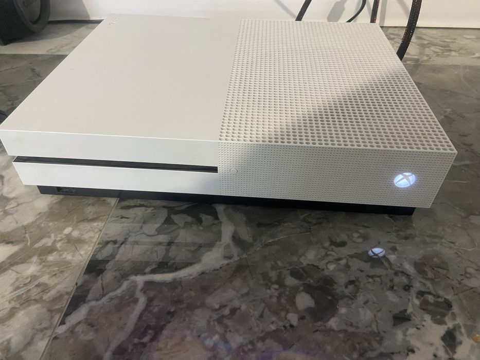 X box one s + jocuri