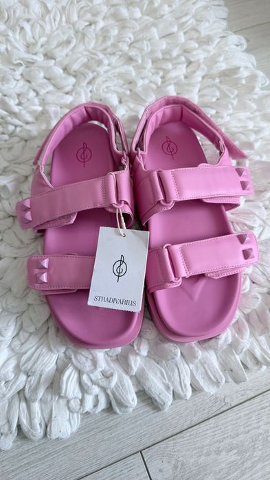 Сандали  Stradivarius