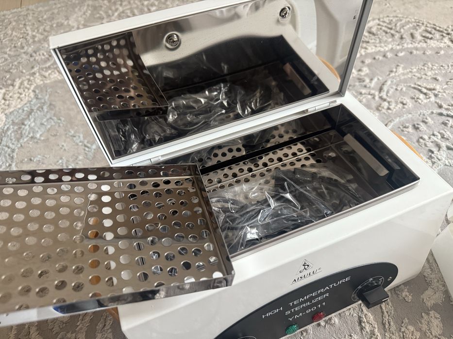 Маникюрный набор и стол