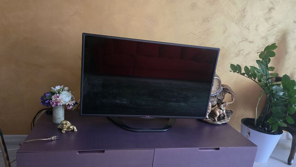Продам Телевизор LG