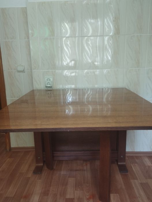 Стол раскладной лакированный