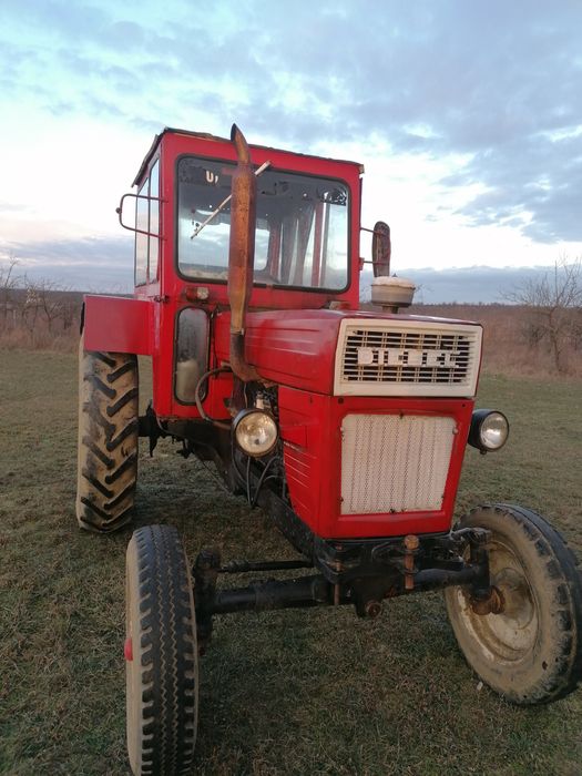 Universal UTB U650 cu utilaje