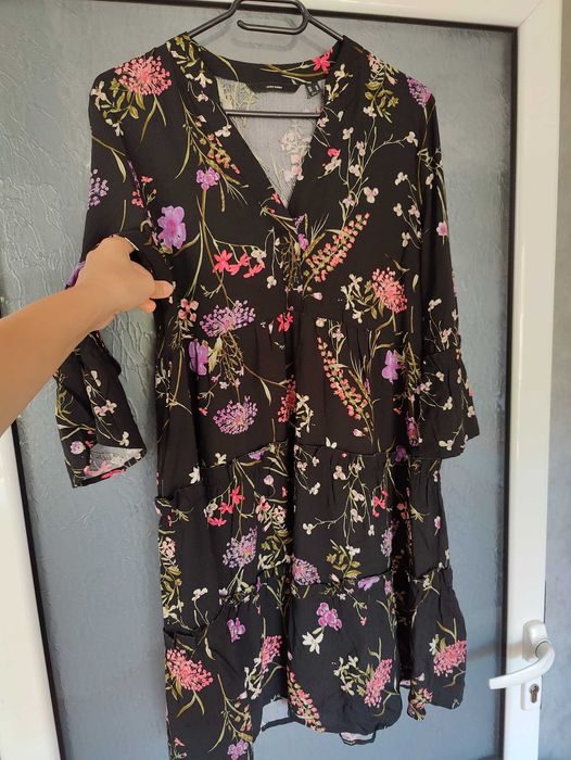 Рокля Vero Moda цветя размер 38 М