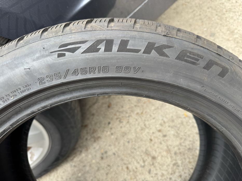 Anvelope iarnă Falken 235/45/18, dot 3724