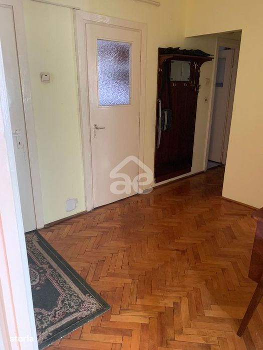 Apartament 4 camere de închiriat!