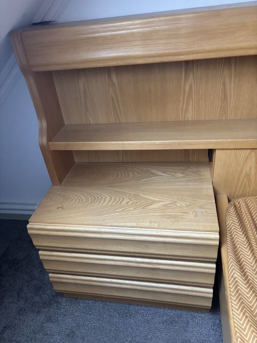 Pat matrimonial lemn cu prize si veioze