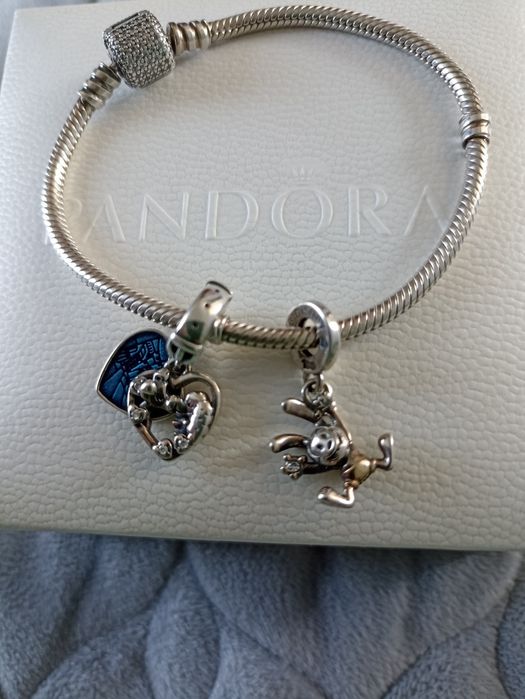 Продам Пандора полностью вместе с шармами оригинал