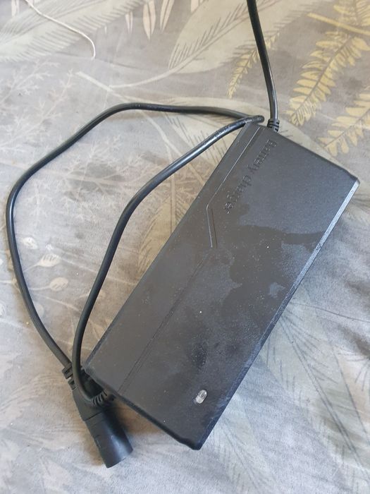 Zaryodchik skuter baterkalariga