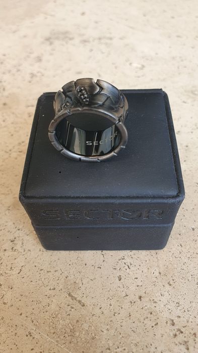 Inel Sector rock face black