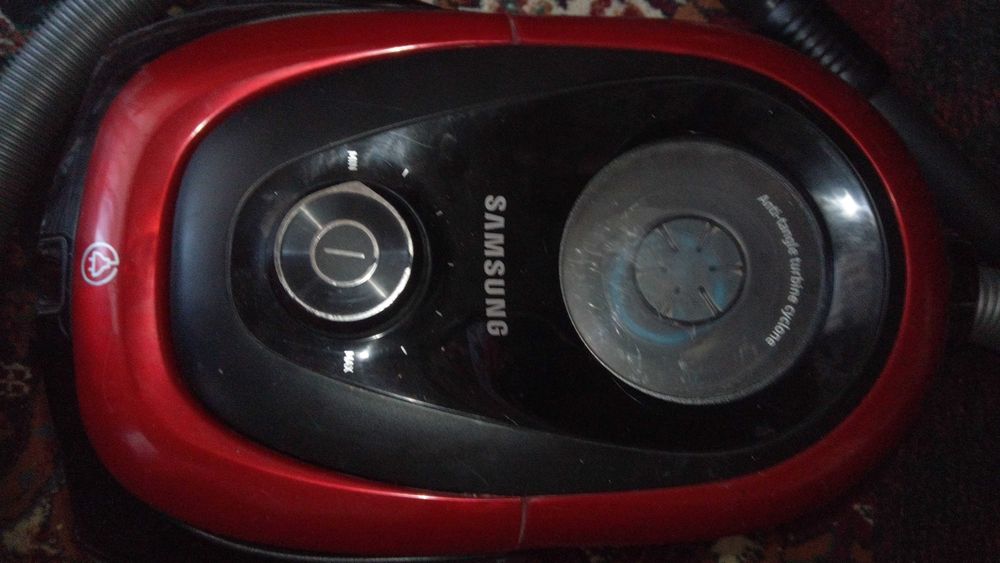 Пылесос Samsung SC18M21COCR