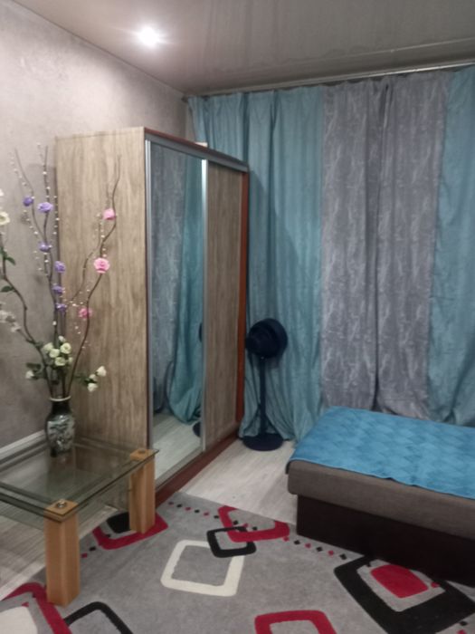 Продам двух комнатную квартиру сталинку в районе Защиты