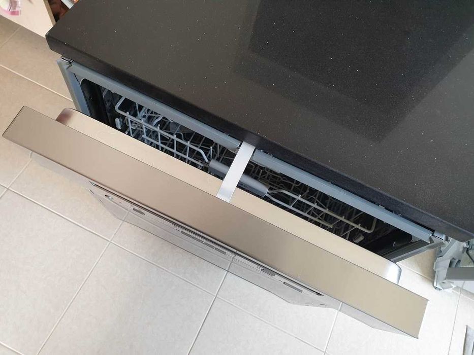 Inox Miele Auto Open QuickPower Wash Съдомиялна - Частично Вграждане