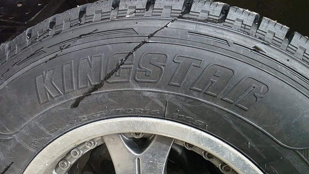 Продам комплект зимних шин